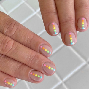manicura con puntos